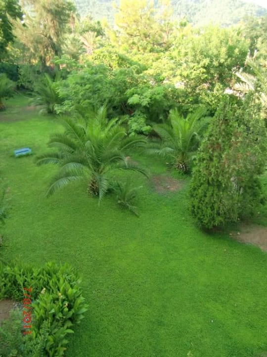 Hinterm Hotel Le Jardin Resort