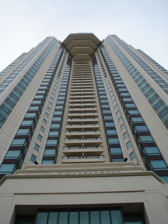 Hotelturm von unten betrachtet Hotel The Peninsula Bangkok