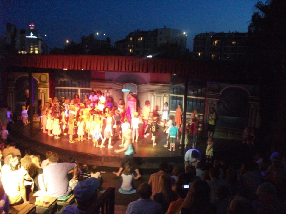 Kinder Disko Hane Family Resort