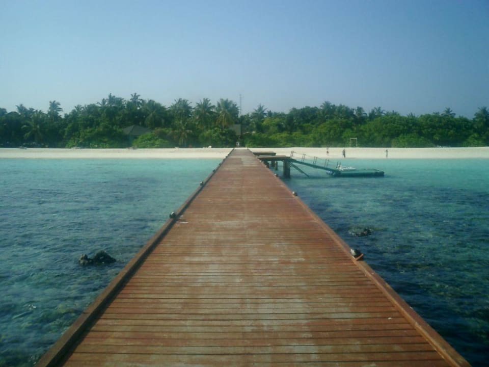 Blick vom Steg auf die Insel Adaaran Select Meedhupparu Island Resort - Premium All Inclusive