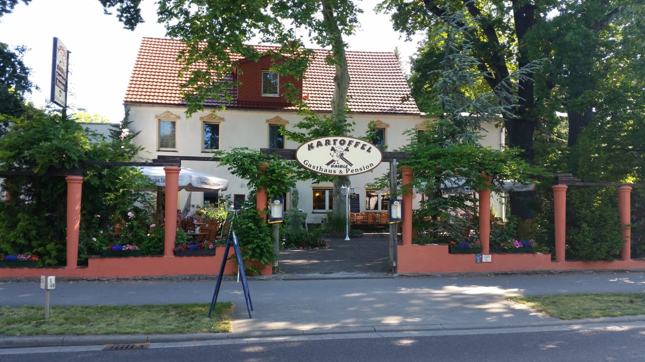 Blick von der Hauptstraße  Kartoffelgasthaus & Pension Knidle