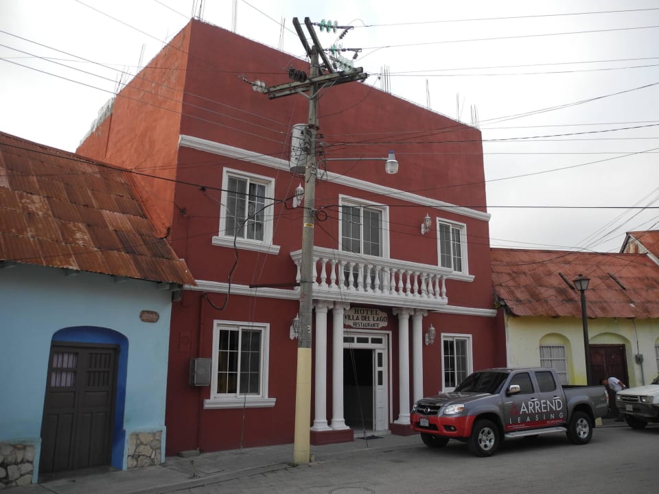 Straßenansicht des Hotels Hotel Villa del Lago