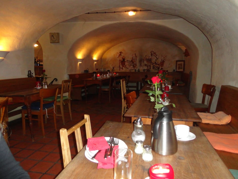 Frühstück im Gewölbekeller Eifel-Hotel Historische Wassermühle