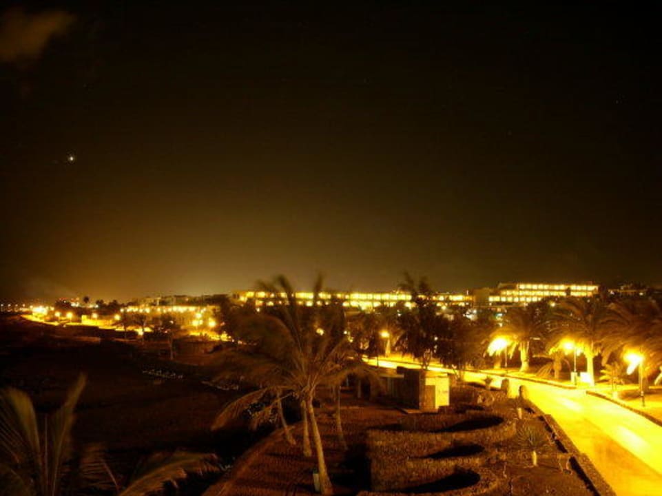 Strandpromenade bei Nacht allsun App.-Hotel Albatros