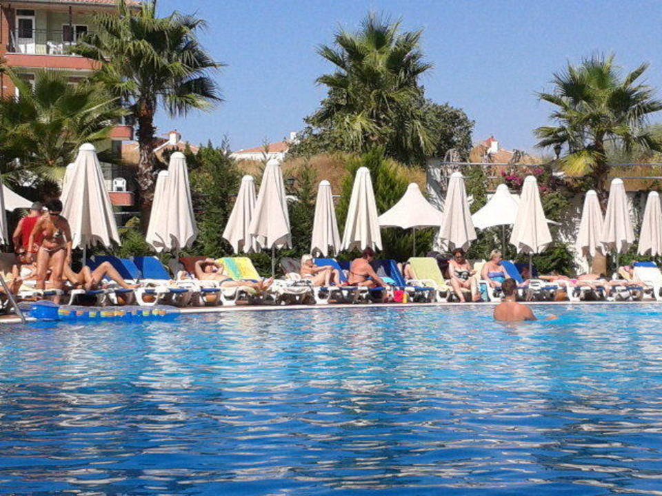 Spaß im Pool Narcia Resort Side