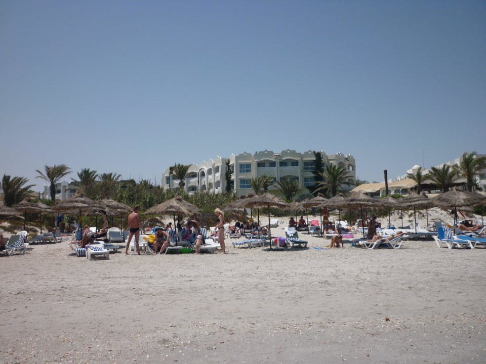 Hotel vom Strand aus gesehen Mahdia Beach & Aquapark