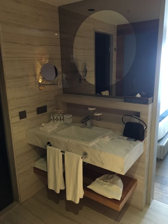 Zimmer Acanthus Cennet Barut Collection