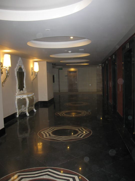 Flure zu den Zimmern im Imperial Hotel Delphin Imperial