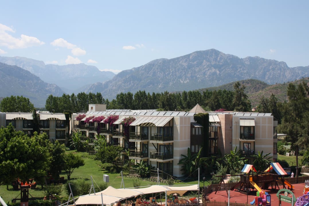 Blick zu den Arcandia Gebäuden Limak Limra Hotel & Resort