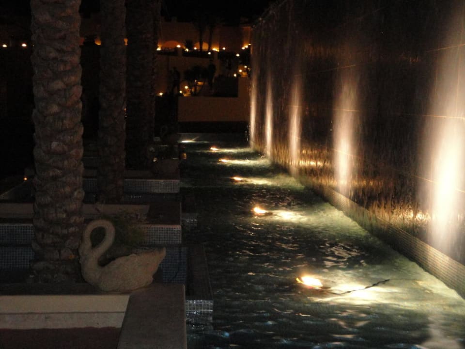 Der Wasserfall im Club Cleopatra Luxury Resort Makadi Bay