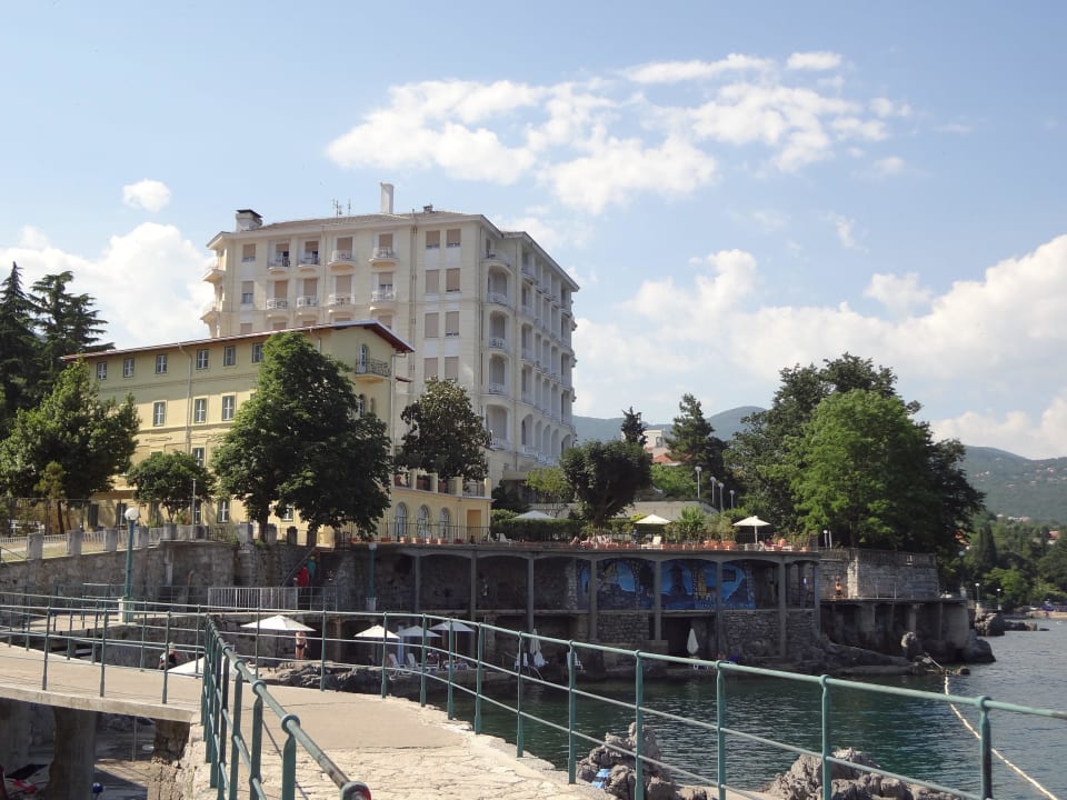 Villa Blevedere mit Schwesterhotel Bristol Remisens Villa Belvedere