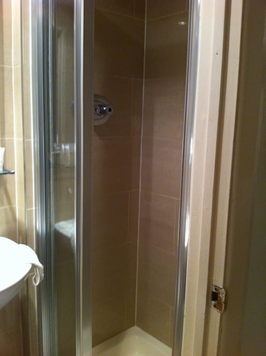 Dusche (rechts vom Waschbecken) Phoenix Hotel