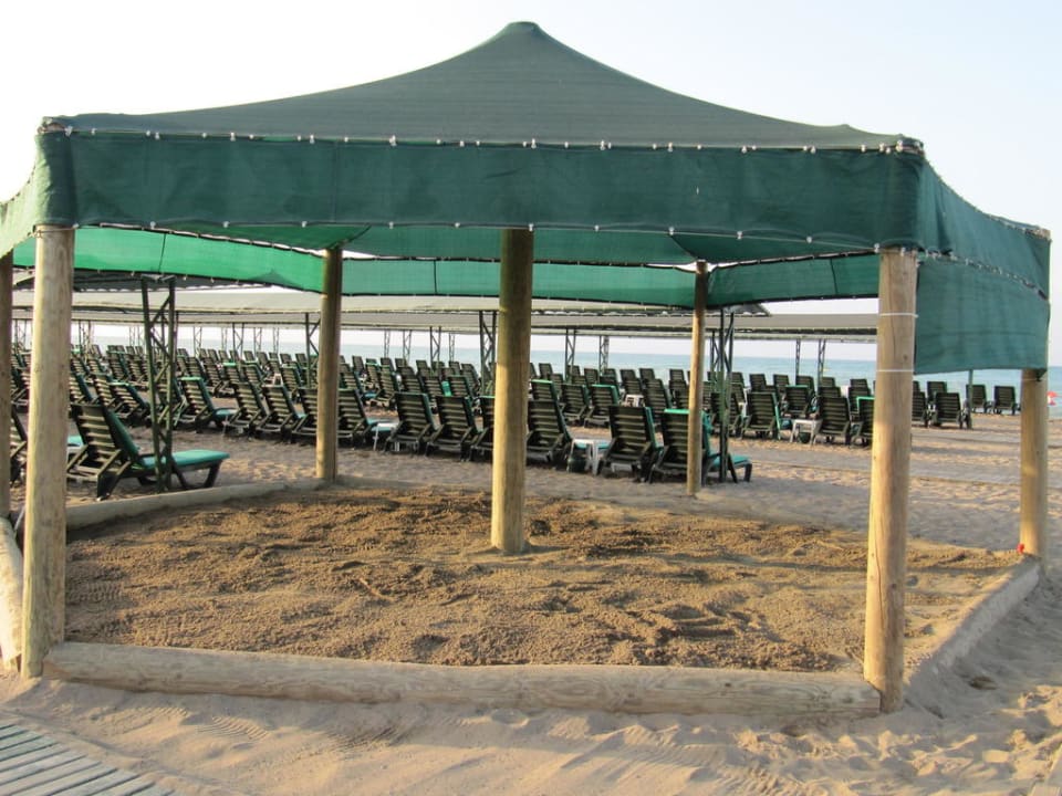 Überdachter Sandkasten mit Wasser für die Kinder Belek Beach Resort Hotel