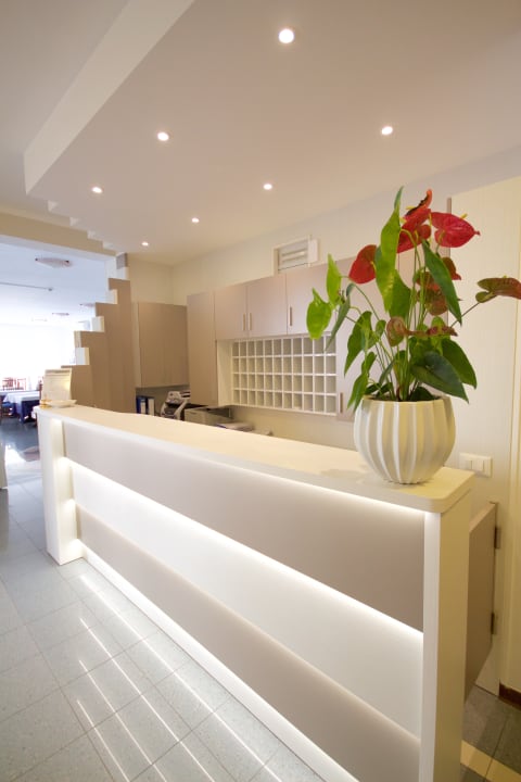 Lobby Hotel Serenella