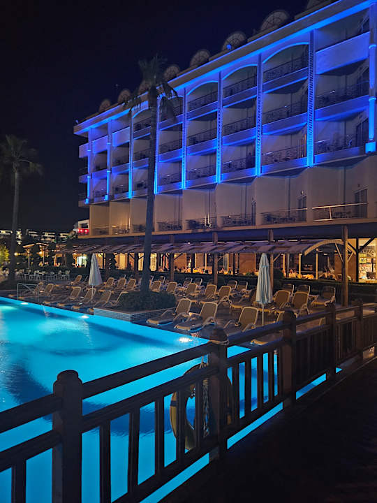 Pool Mary Hotel Side