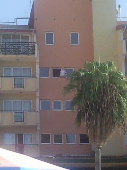 Fensterputzen Seaden Corolla Hotel