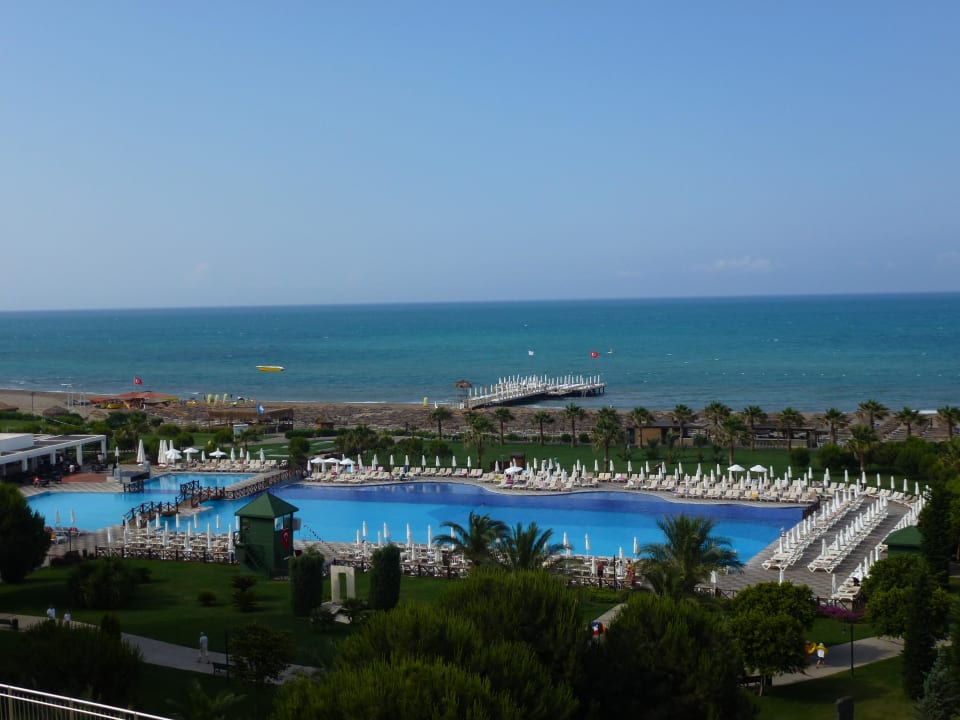 Blick auf Pool und Meer Voyage Belek Golf & Spa