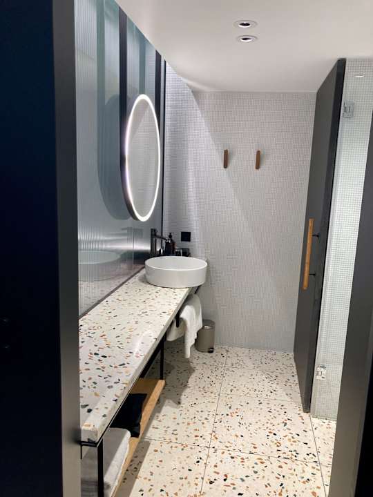 Zimmer Karl August - a Neighborhood Hotel