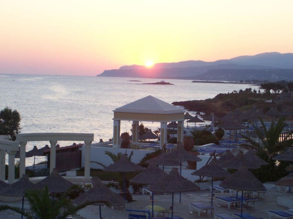 Sonnenaufgang Alexander Beach Hotel & Village Resort