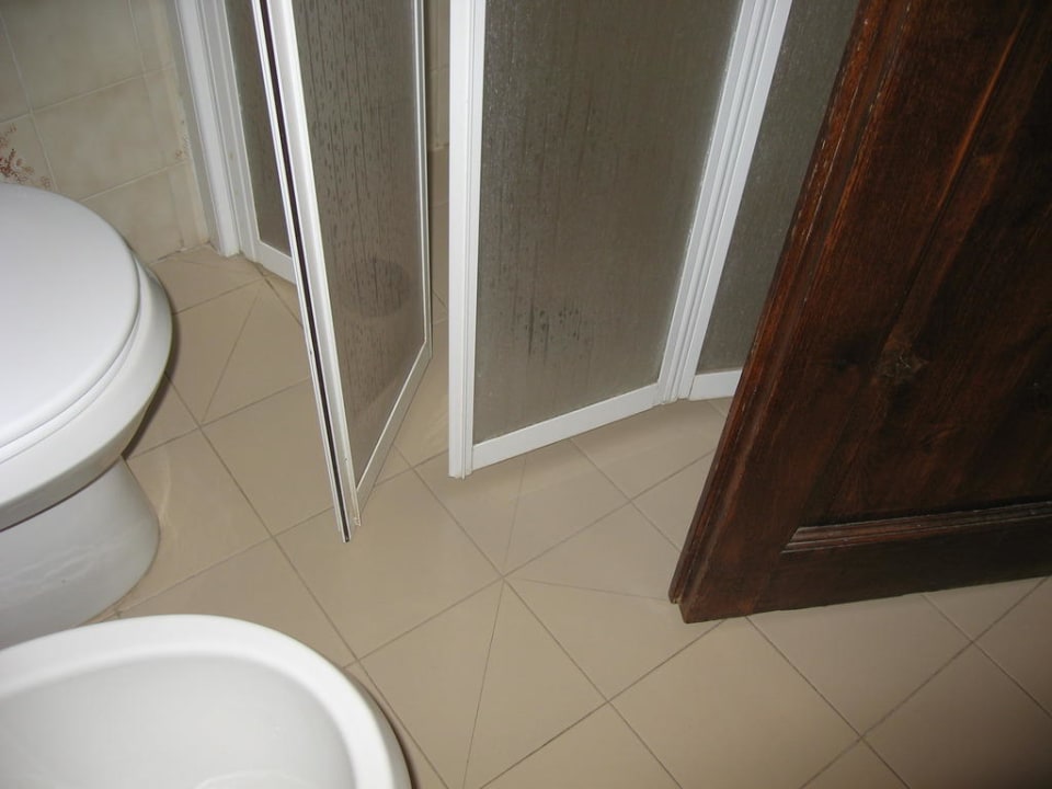 Dusche und WC in einem Hotel Fattoria Castelvecchi