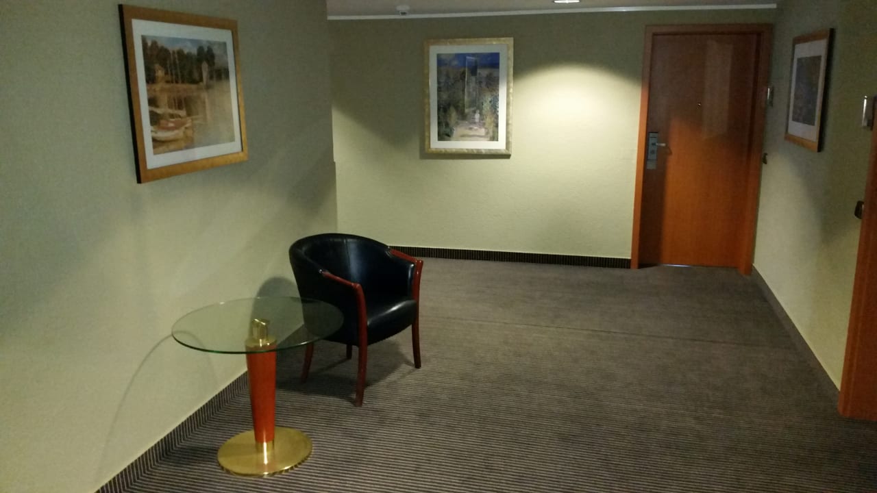 Vor dem Aufzug Wyndham Garden Lahnstein Koblenz Hotel