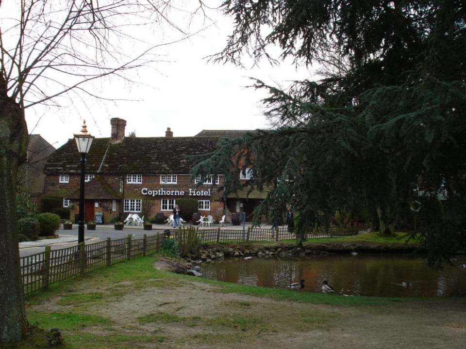 Außenbereich vor dem Hotel Copthorne Hotel London Gatwick