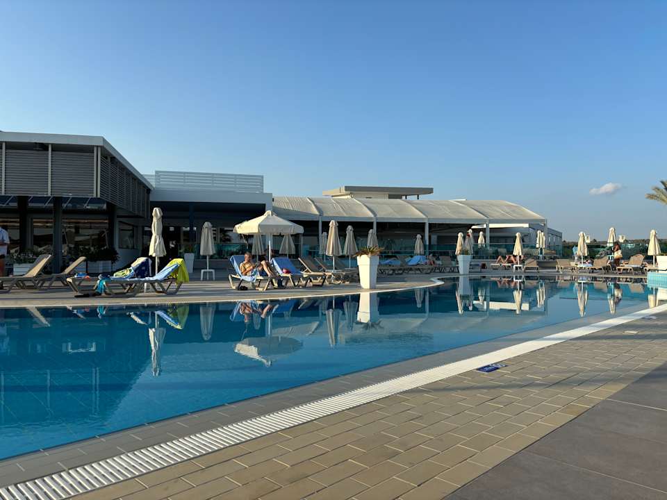 Pool Asterias Beach