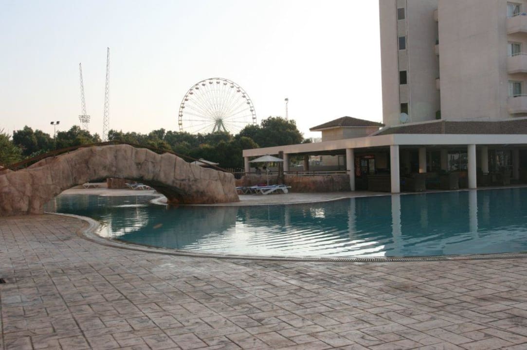 Bar przy basenie Piere Anne Beach Hotel