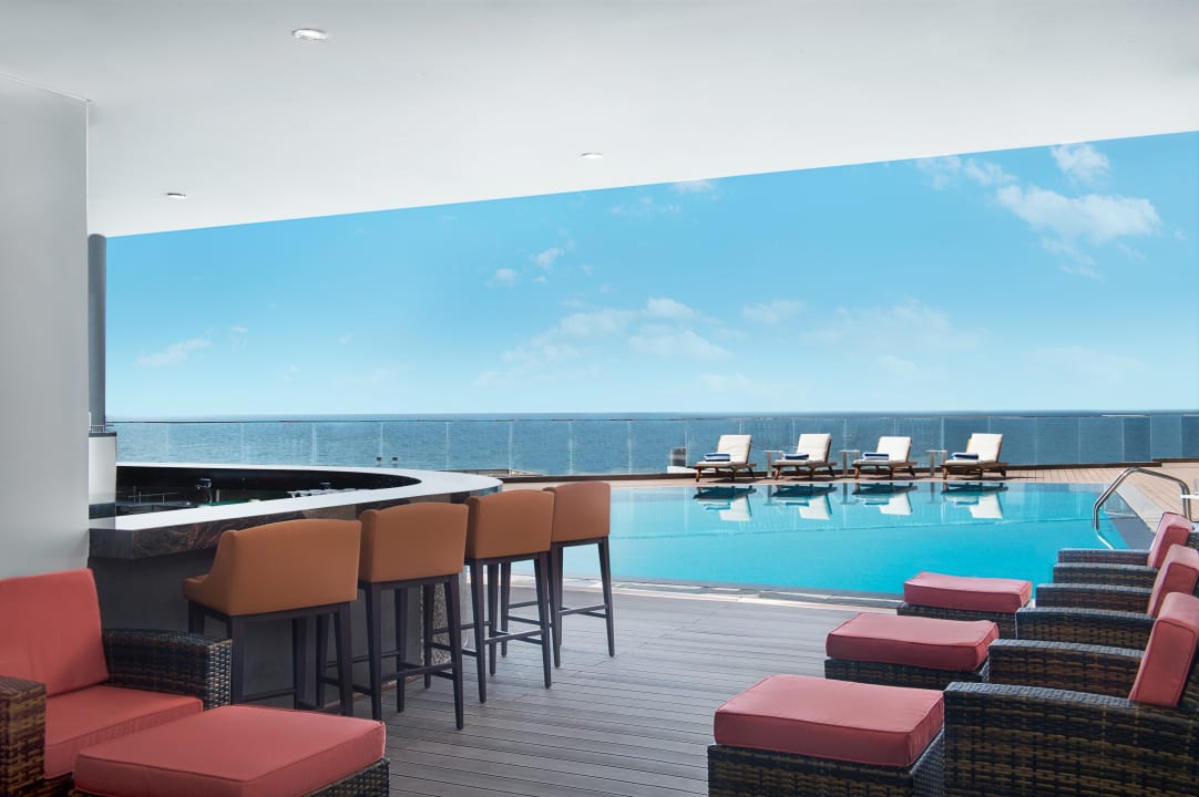 Pool Wyndham Garden Ajman Corniche