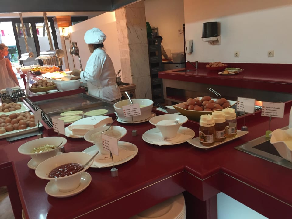 Frische Pfannkuchen morgens Hotel & Spa S'Entrador Playa