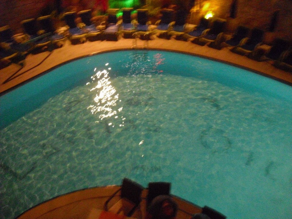 Blick vom Hotel auf den Pool La Vita's Hotel
