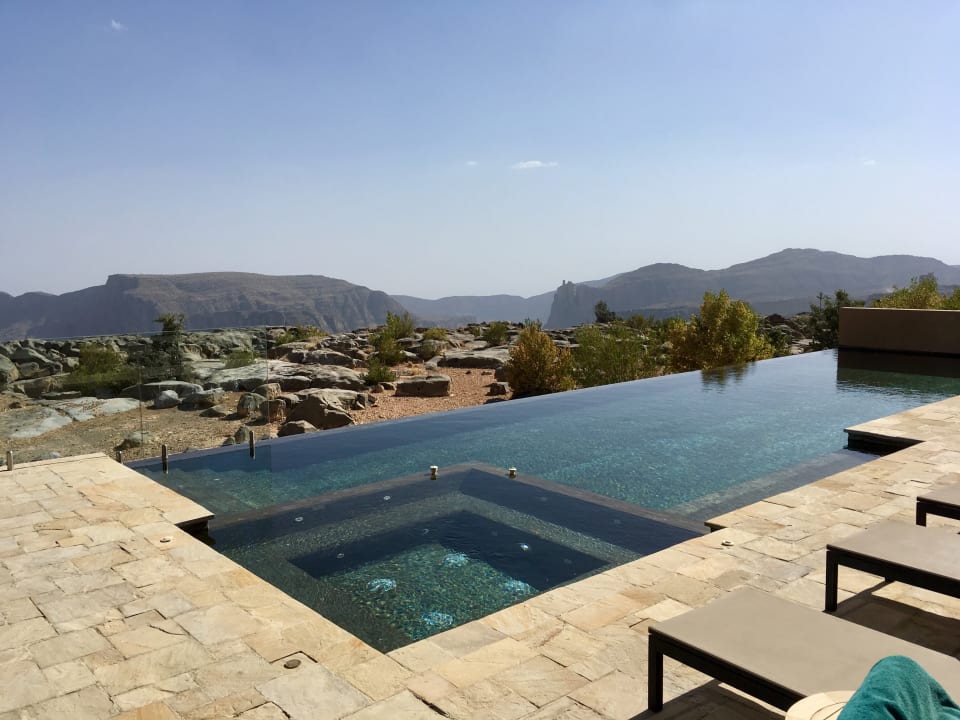 Privater Pool der Villa mit wunderschönem Ausblick  Anantara Al Jabal Al Akhdar Resort