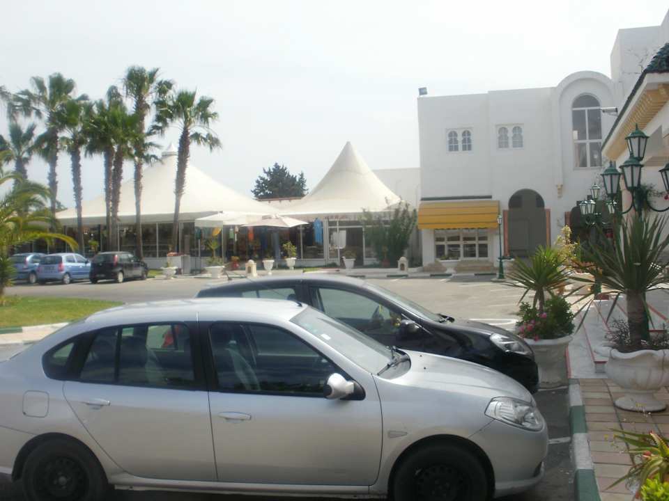 Einfahrt Hotel Nesrine