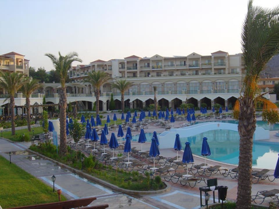 Blick aufs Hauptgebäude Lindos Princess Beach Resort & Spa