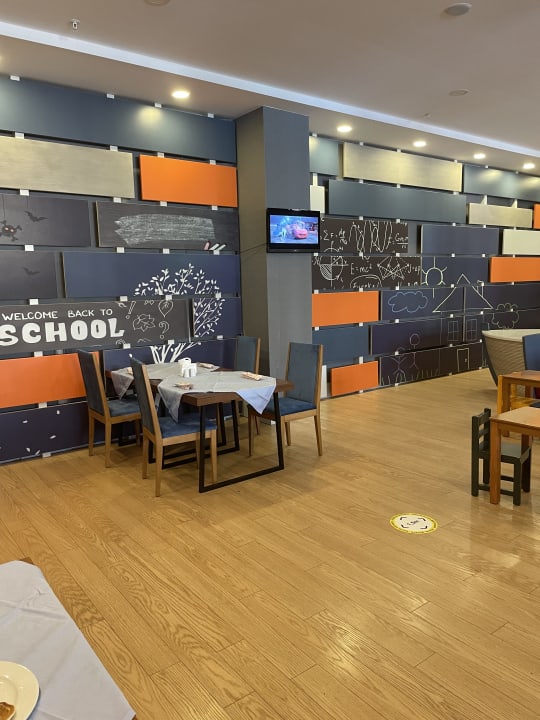 Gastro Saturn Palace Resort Hotel