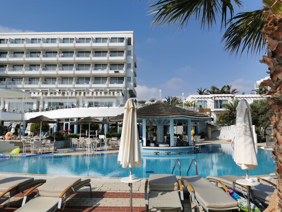 Pool Hotel Sunrise Beach
