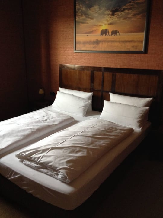 Großes Bett Tropical Islands Resort