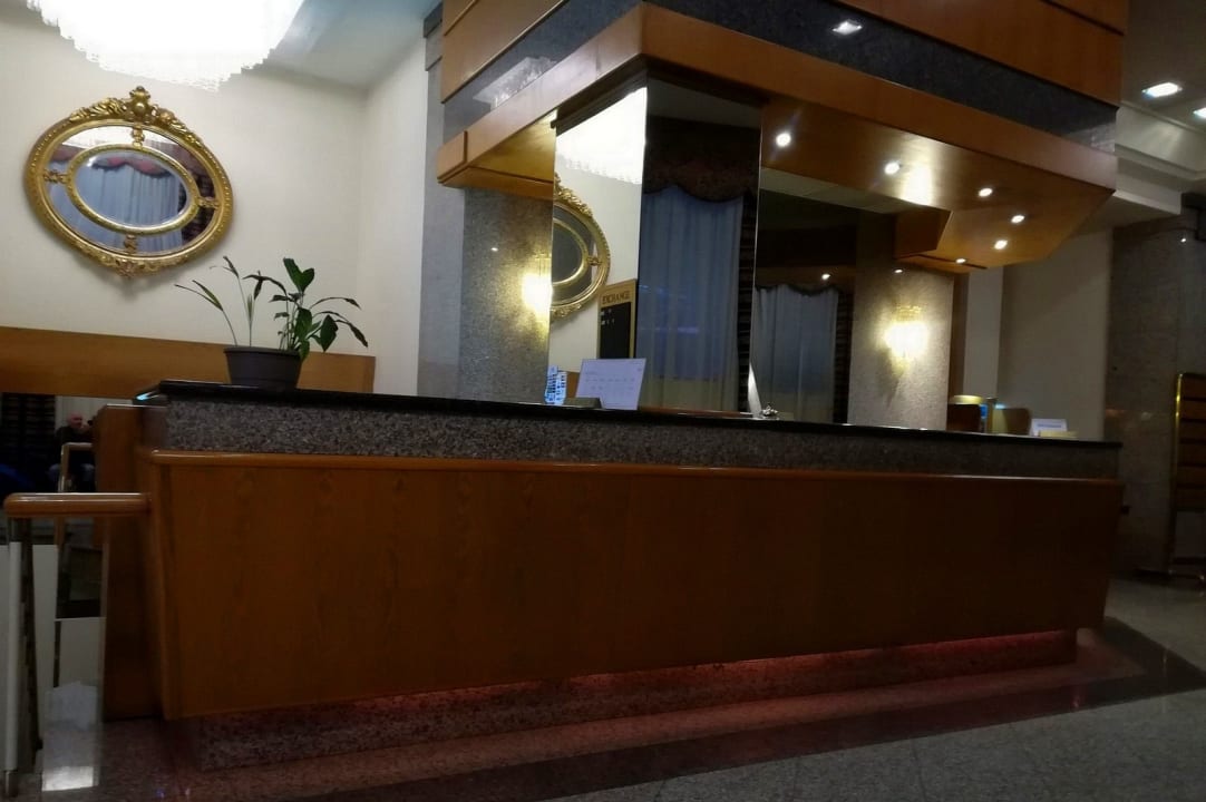 Lobby The Diplomat Hotel