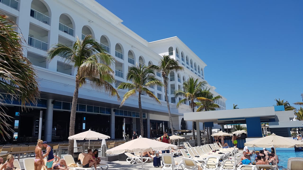 Außenansicht Hotel Riu Cancun