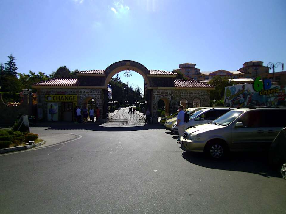 Einfahrt Hotel Royal Park Hotel & Aqua park