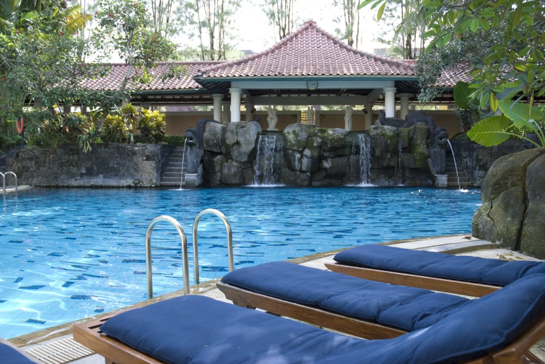 Ruhiger Pool, wenig frequentiert. Melia Purosani Yogyakarta