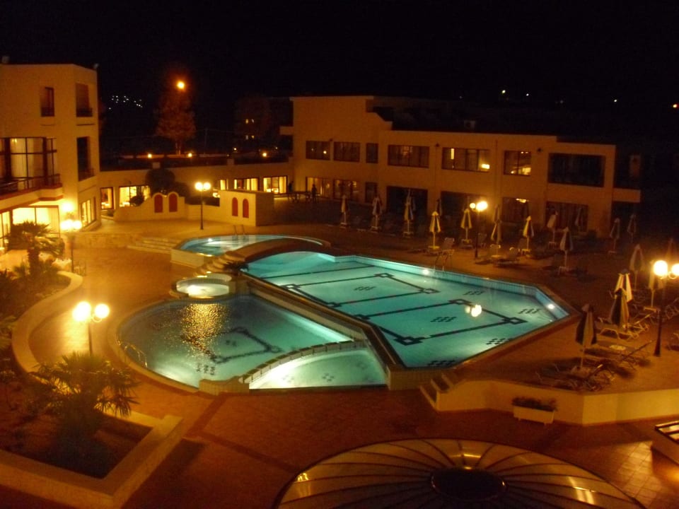 Pool (abends) Vantaris Palace