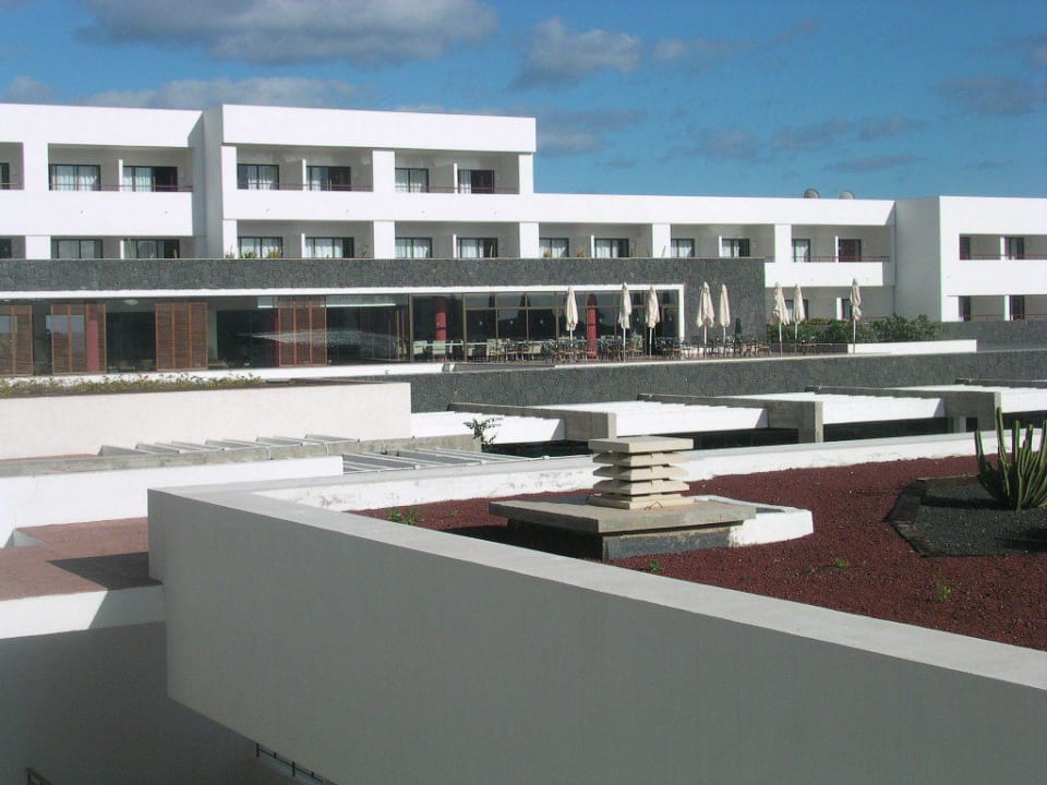 Blick auf den Außenbereich der Bar Hotel Costa Calero