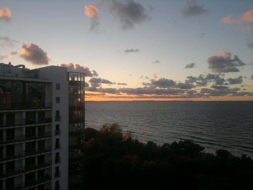 Widok wieczorem z balkonu na morze Vestina Wellness & Spa Hotel