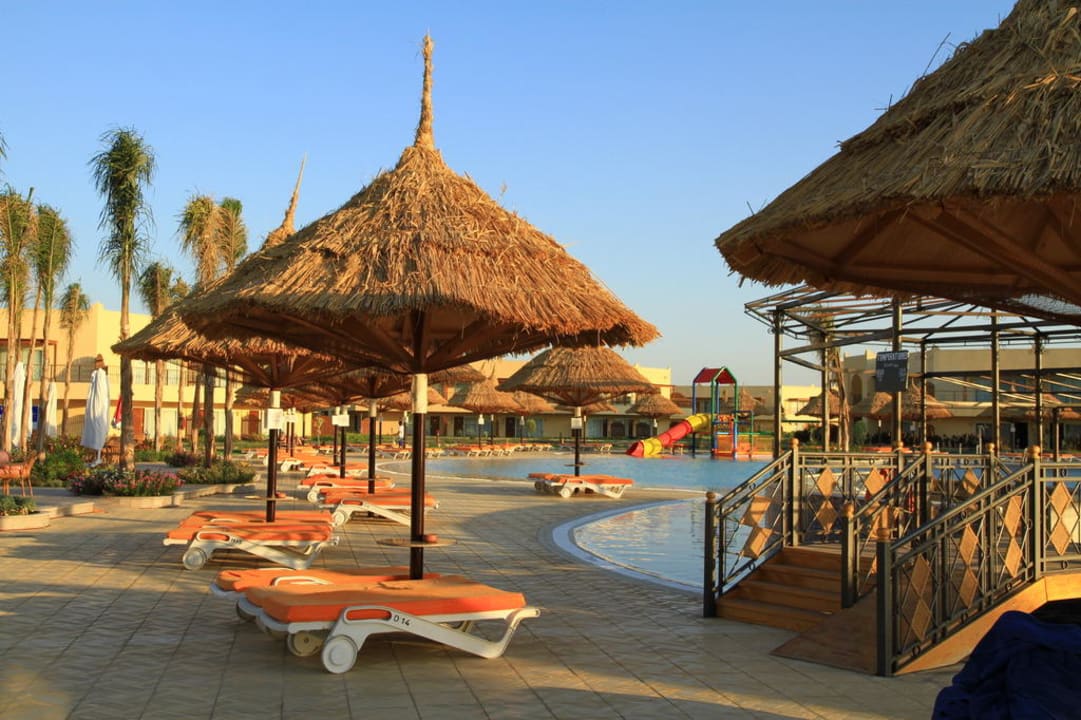 Horizon Pool Jolie Ville Kings Island Luxor