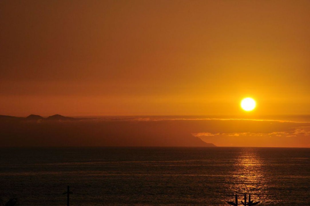 Sonnenuntergang und Blick auf La Gomera Parque Santiago IV Official