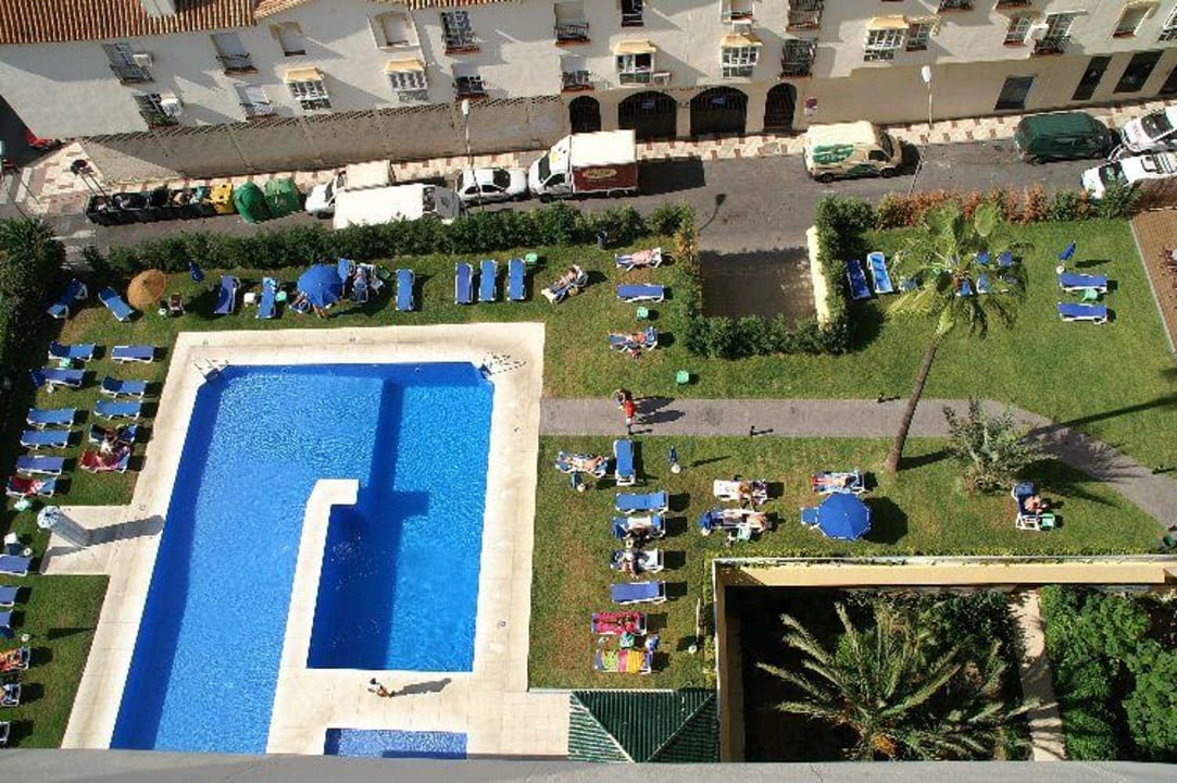 Außenpool mit Liegebereich BLUESEA Gran Cervantes