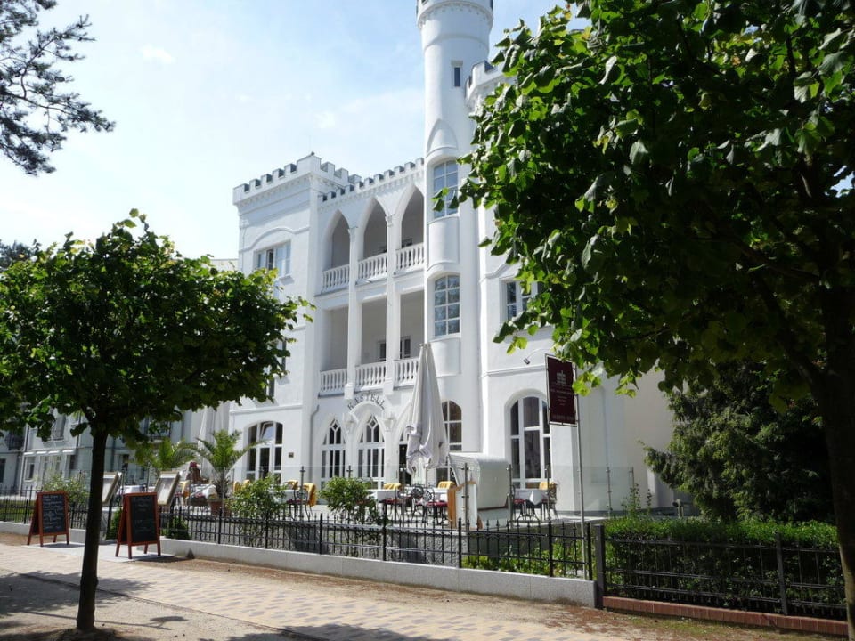 Frontansicht Ferienwohnungen Haus Kastell