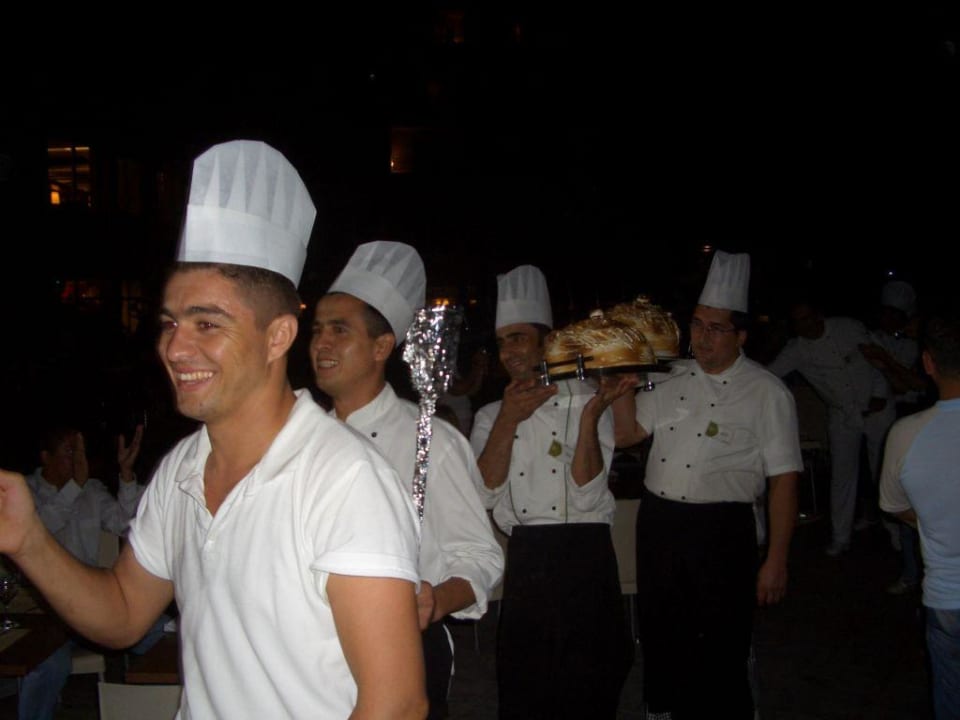 Alle Köche bei einem Marsch durch die Menge Saturn Palace Resort Hotel