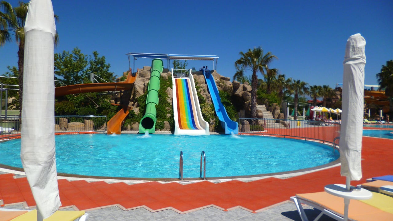 Aqua-Pool mit Rutschen VONRESORT Golden Coast